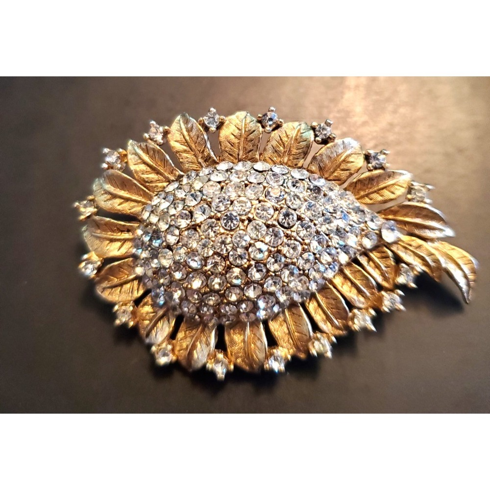 Signed Hattie Carnegie Couture Rhinestone & Textured Gold Tone Leaf Brooch